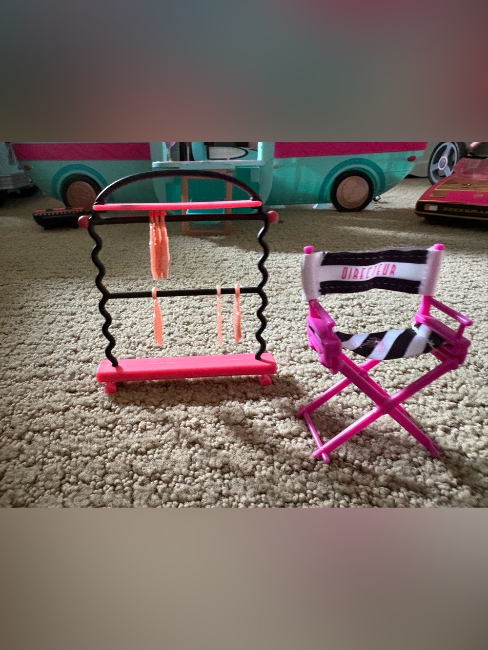 L.O.L. Surprise! Mint Camper Van, Car and Furniture - Picture 13 of 15